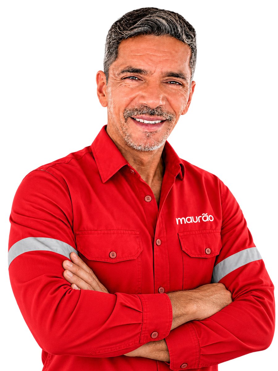 Mauro, da Maurão, usando o uniforme vermelho da marca